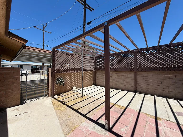 29205 Exeter St — Photo 72
