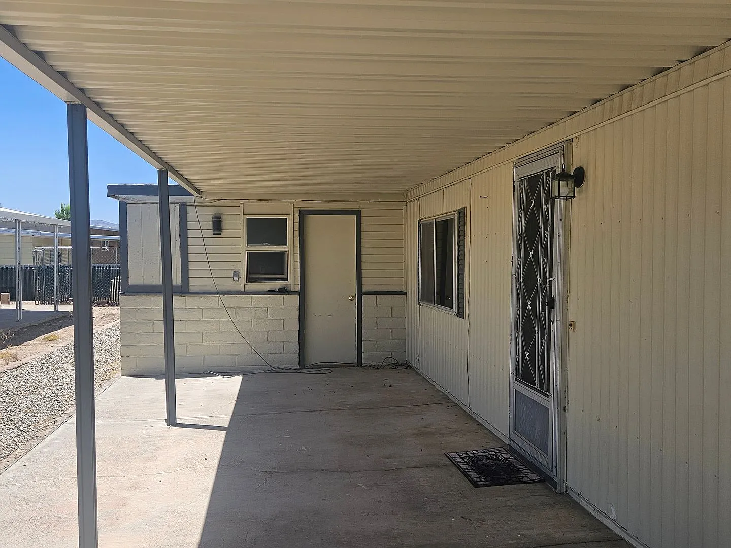 3 bed/2bath Mobile Home Walking Distance to the Colorado River! — Photo 3