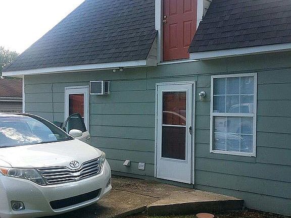 2nd image of 271 E Loudon Ave
