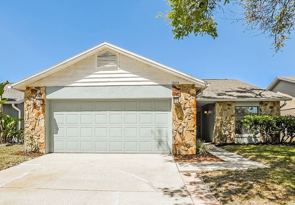 1st image of 1004 Abell Cir