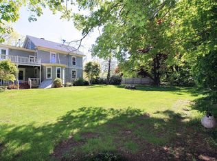 1286 E Main Rd, Middletown, RI 02842