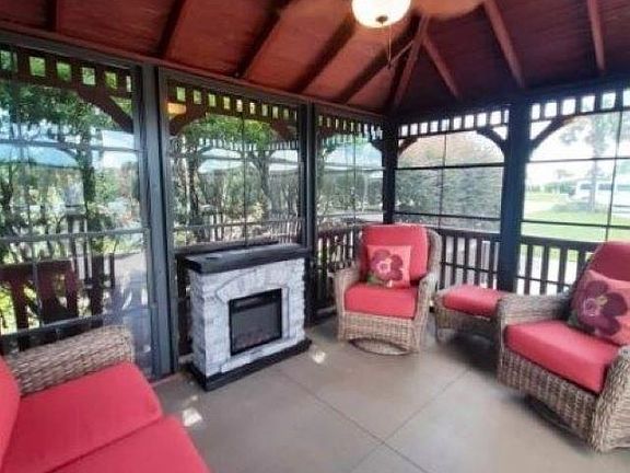 3rd image of 836 Carrozza Ln
