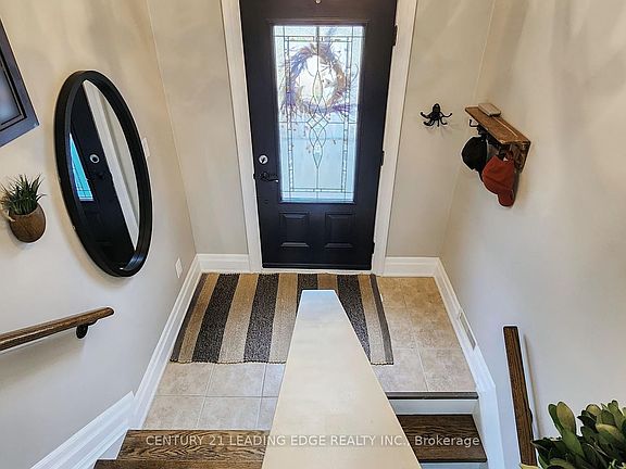 5th image of 28 Stonehill Blvd