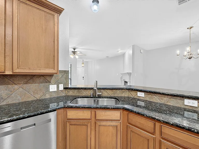 6837 Livorno Ln — Photo 15