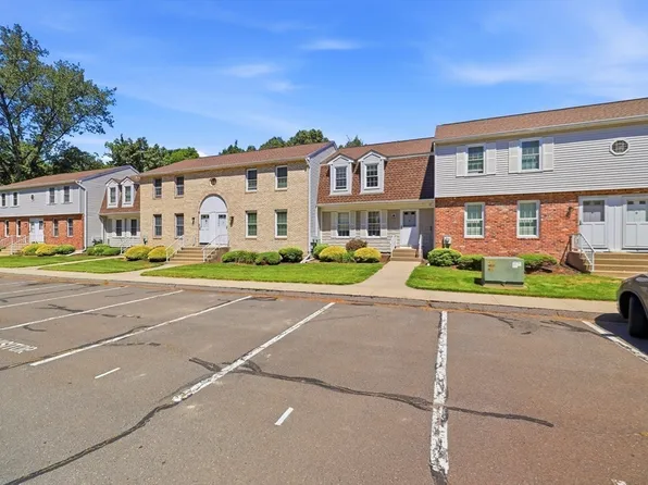 283 Fuller Rd APT I, Chicopee, MA 01020