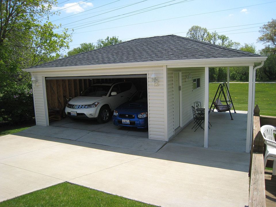 Detached Garage