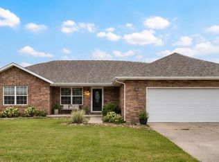 755 E Vivian St, Bolivar, MO 65613