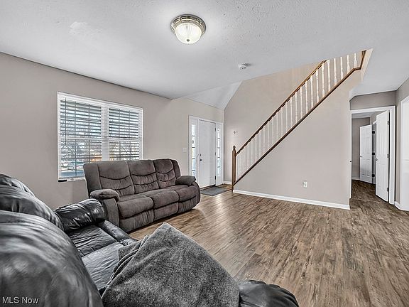 5th image of 33022 Kimberly Ct