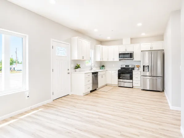 722 S Adams Ave #722, Warden, WA 98857