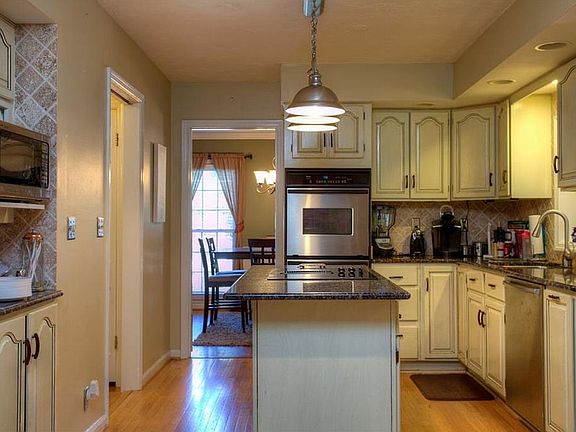 4th image of 3785 Allsborough Dr