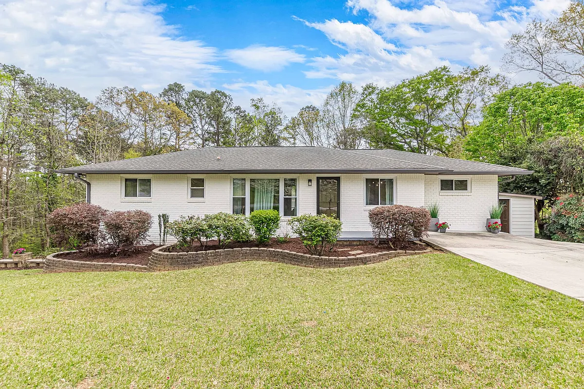 Building Photo - 2396 Elmwood Cir SE