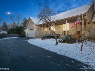 8690 Shade Tree Cir, Crystal Lake, IL 60014