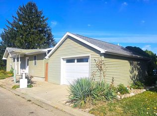 1102 N State St, Lincoln, IL 62656