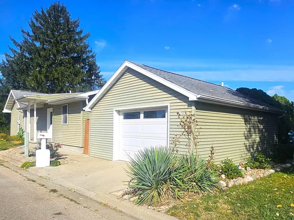 1102 N State St, Lincoln, IL 62656