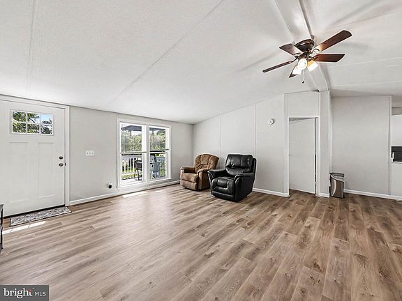 3rd image of 28 Castle Ct