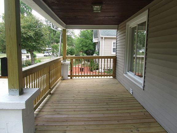 3rd image of 263 W Burnham