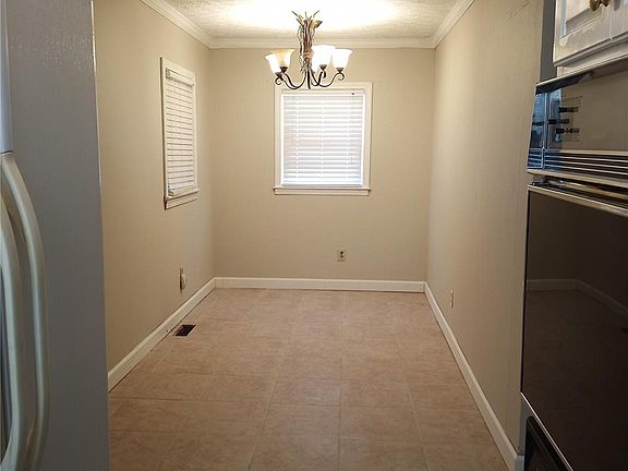 5th image of 2697 Fairwood Dr
