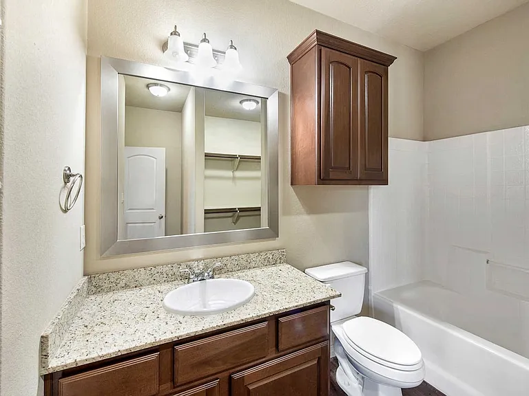503 Forest Dr — Photo 8