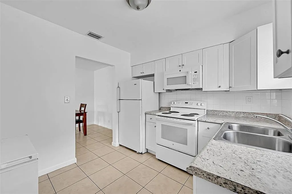3 bed, 1.5 bath, 1252 sqft, $2,150 — Photo 2