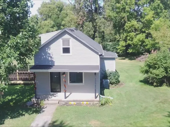 58 North St, Westville, IN 46391
