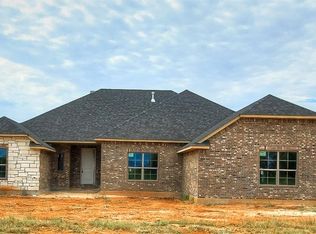 8561 Oak Tree Cir, Edmond, OK 73025