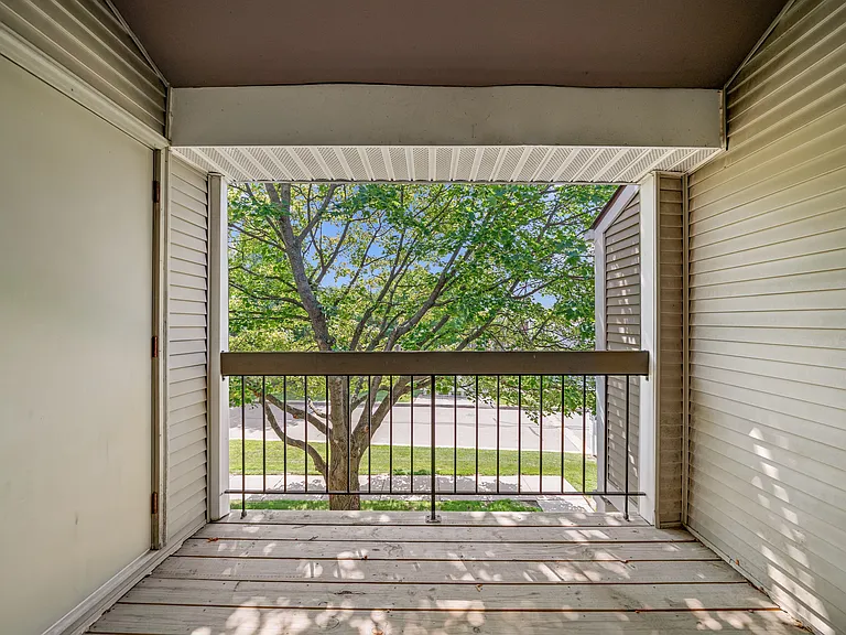 Park Lane Apartments — Photo 9