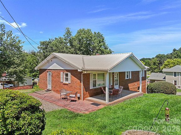 3rd image of 354 Oakdale Rd