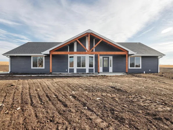 8438 NE Indian Creek Rd, Topeka, KS 66617