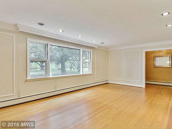 4th image of 16660 Emory Ln