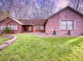 2244 Eaglewood Dr, Newburgh, IN 47630