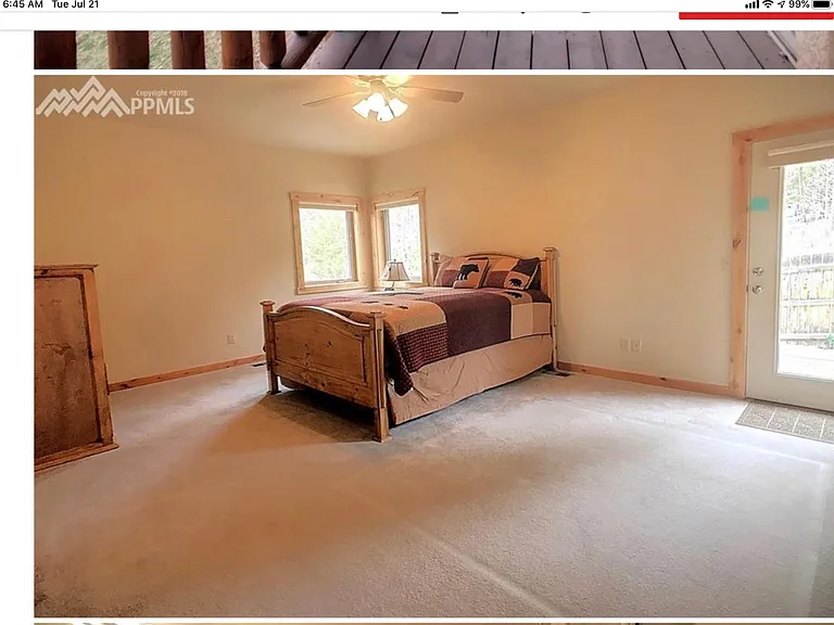 Master Bedroom with
Walk in Closet, En-suite bath.