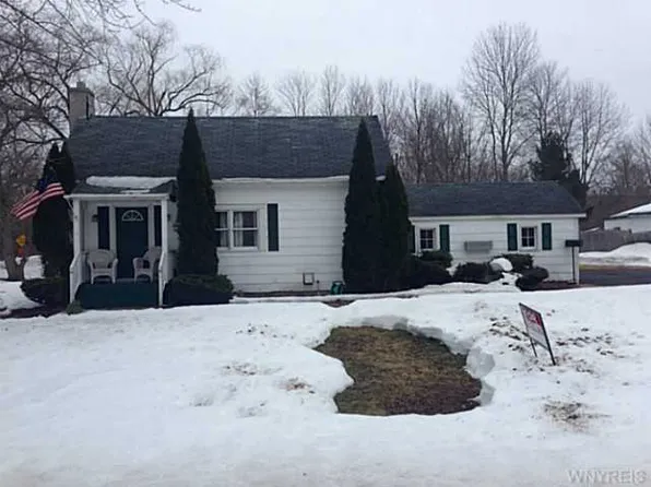3525 Warner Dr, Grand Island, NY 14072