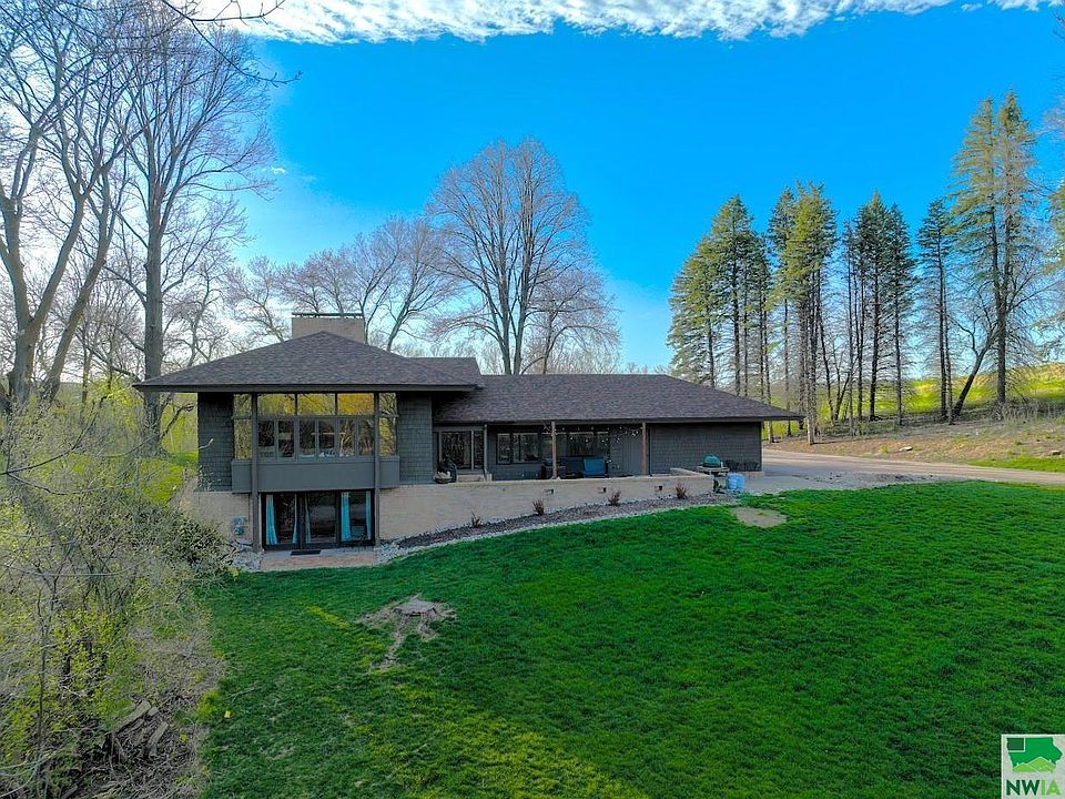 1st image of 605 Buckwalter Dr