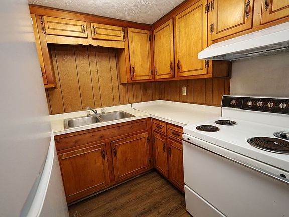 4th image of 207 E Moore St APT J