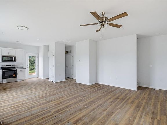 4th image of 515 Holt St