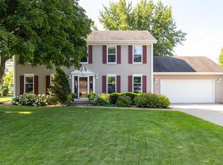 3017 Woodridge Dr, Oshkosh, WI 54904