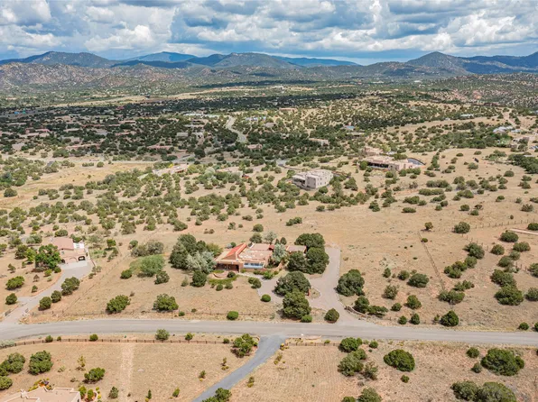 31 Calle Cantando, Santa Fe, NM 87508