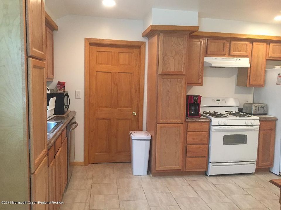 2nd image of 49 Vineyard Ave