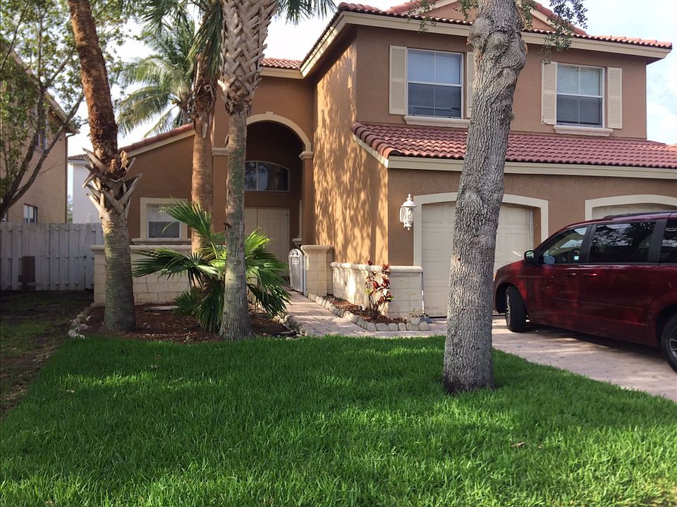 1st image of 3821 SW 52nd St