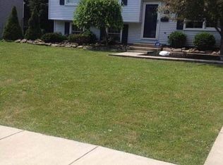 106 Blossom Ln, Niles, OH 44446