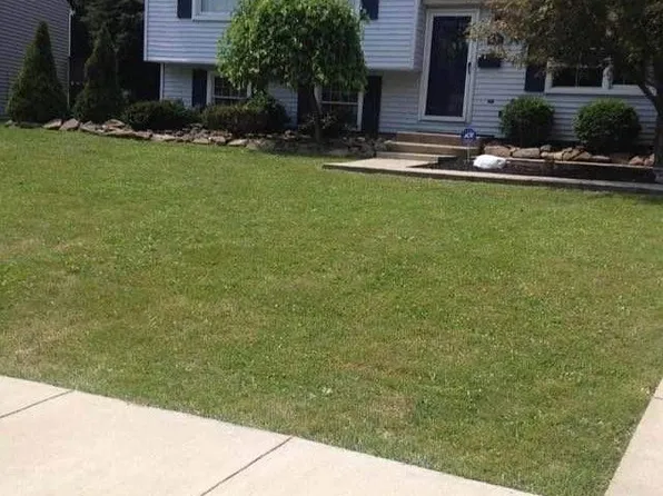 106 Blossom Ln, Niles, OH 44446