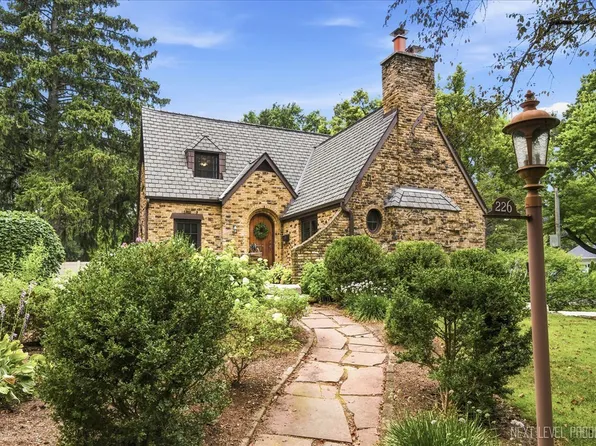 226 Grant Ave, Geneva, IL 60134