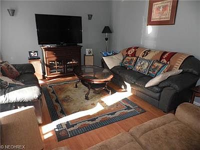 3rd image of 484 Waterbury Dr