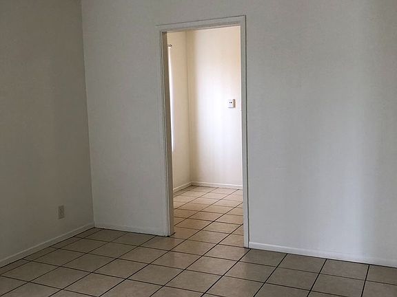 3rd image of 835 E 4th St #D