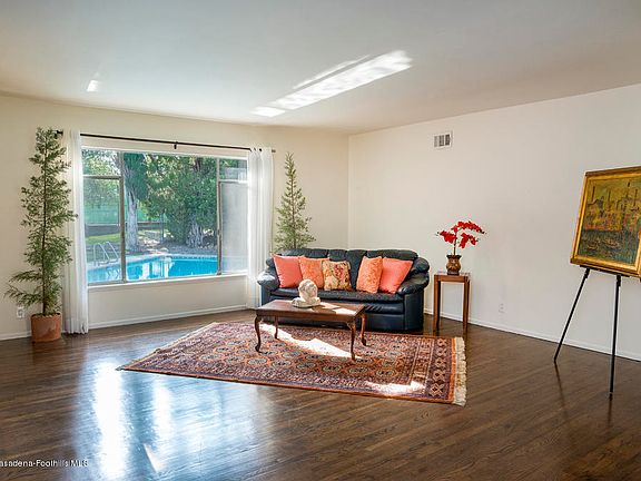 5th image of 3569 Lincoln Ave