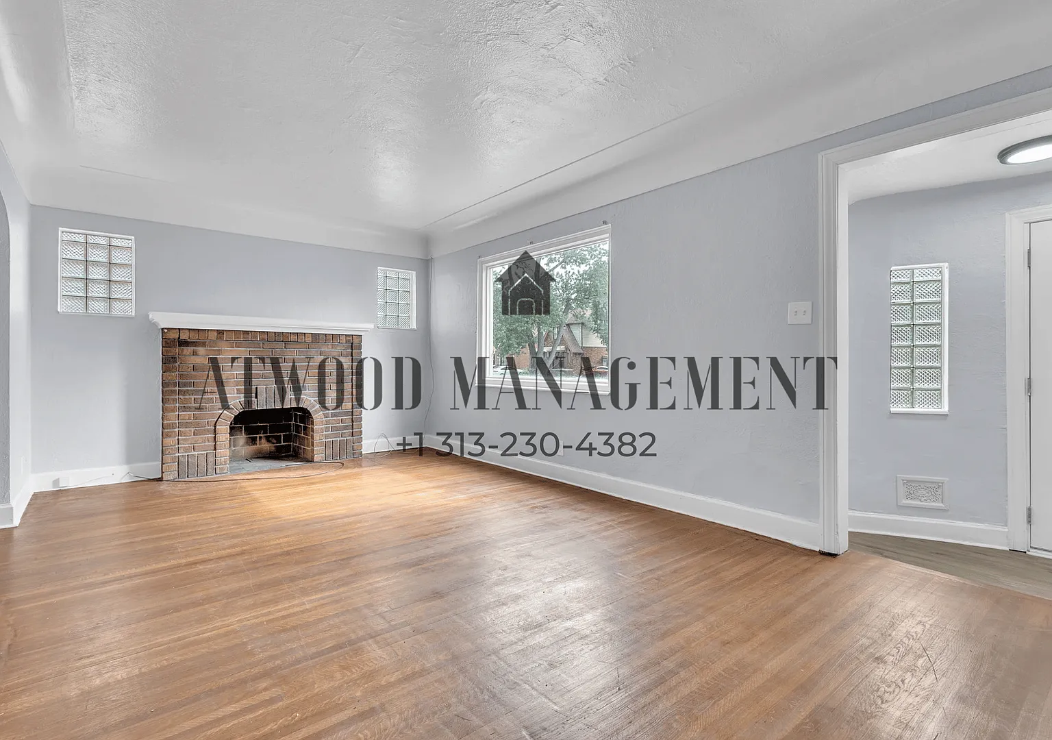 This beautifully updated 3-bedroom, 1-bath single-family home is ready for move-in! — Photo 2