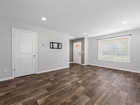4th image of 5459 Hackberry Way