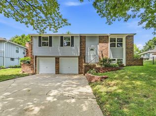 12820 S Sycamore St, Olathe, KS 66062