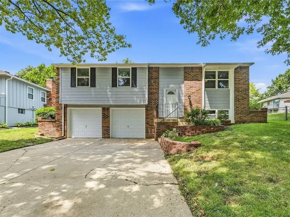 12820 S Sycamore St, Olathe, KS 66062