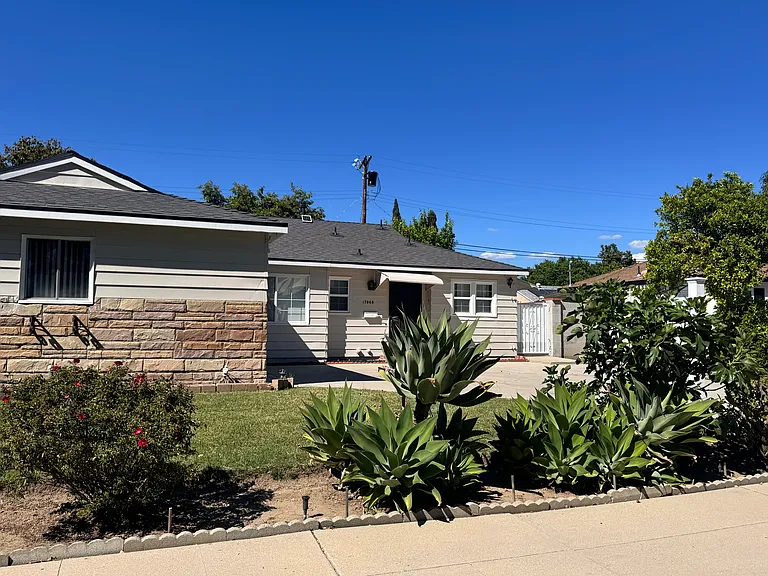 17965 Cantara St — Photo 3
